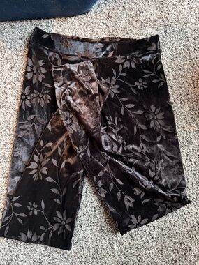 Black velvet legging with transparent flowers